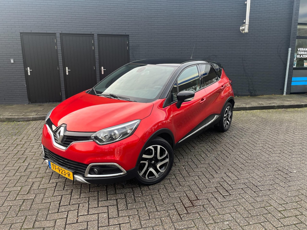 Renault Captur - 1.2 TCe Xmod Automaat Navi Achteruitrijcamera PDC Trekhaak - AutoWereld.nl