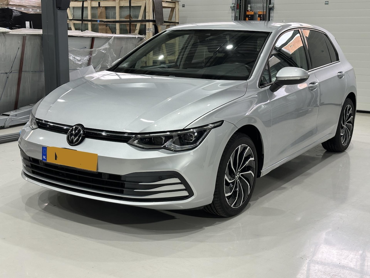 Volkswagen Golf - TSI R-LINE DSG IQ LED / BLIND SPOT / CAMERA / STUURVERW VOL! - AutoWereld.nl