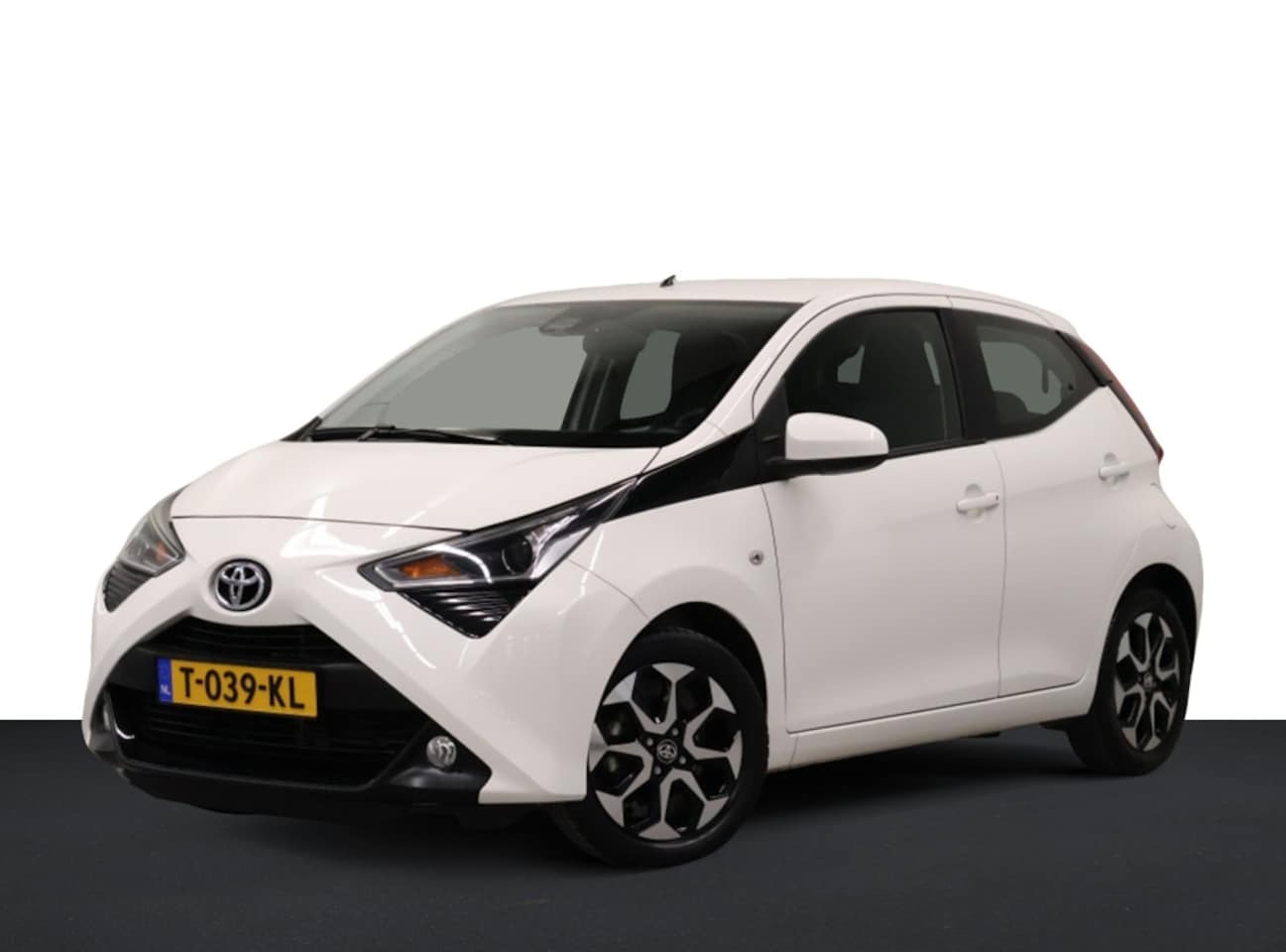 Toyota Aygo - 1.0 VVT-i x-joy Automaat - AutoWereld.nl