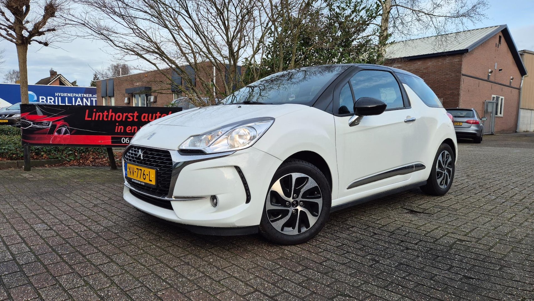 Citroën DS3 - 1.2 Chic-CLIMA-BJ 2017 - AutoWereld.nl