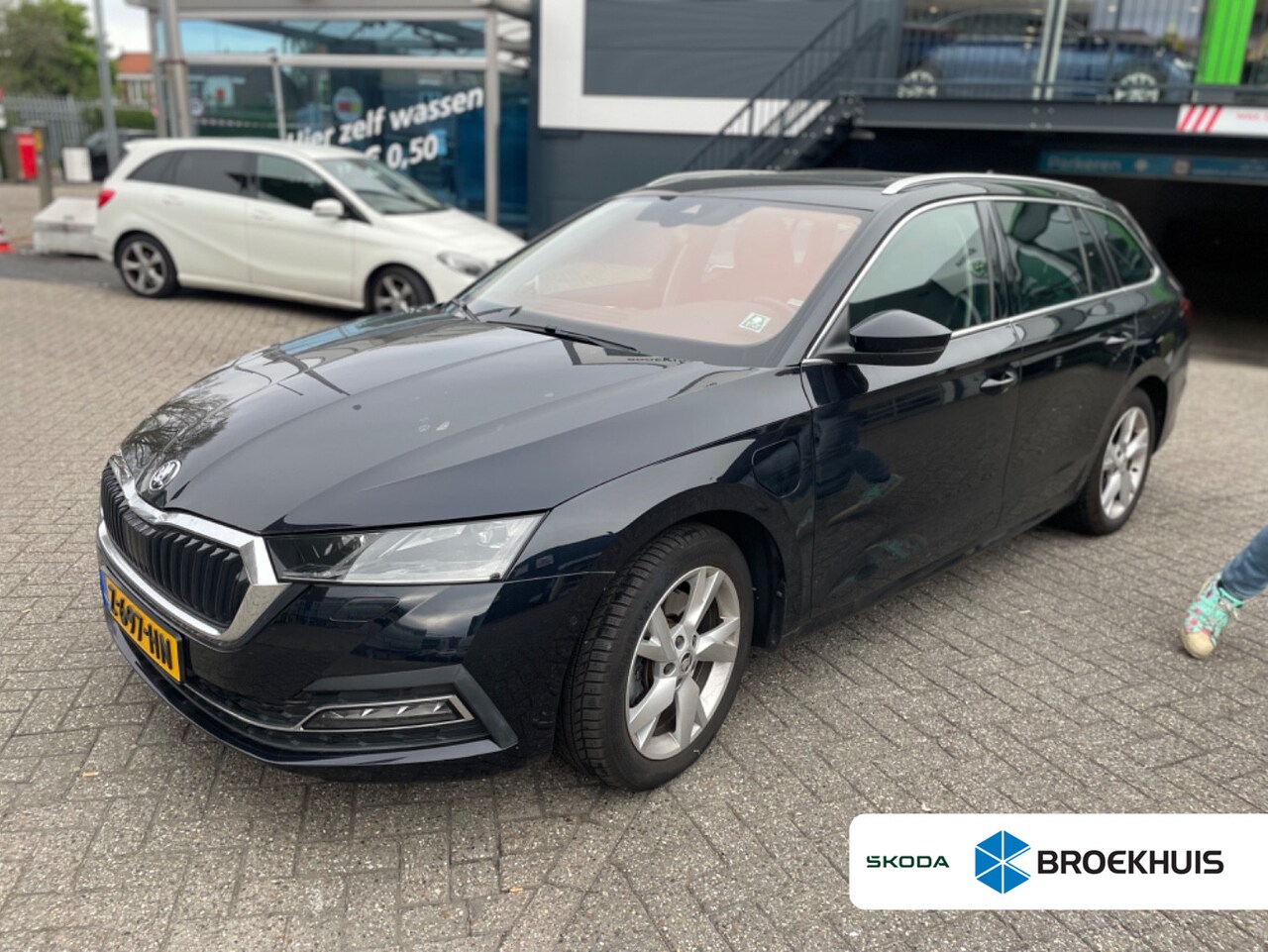 Skoda Octavia Combi - 1.4 TSI 204PK iV PHEV Business Edition Plus | STOELENVERW. | KEYLESS ENTREE | CAMERA. ACHT - AutoWereld.nl