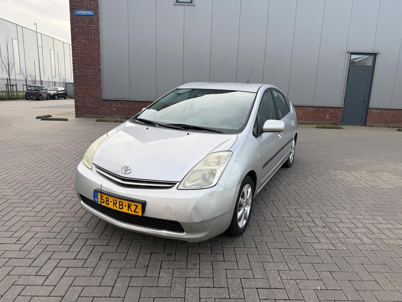 Toyota Prius - 1.5 VVT-i Airco Navigatie Grijs 2005 - AutoWereld.nl