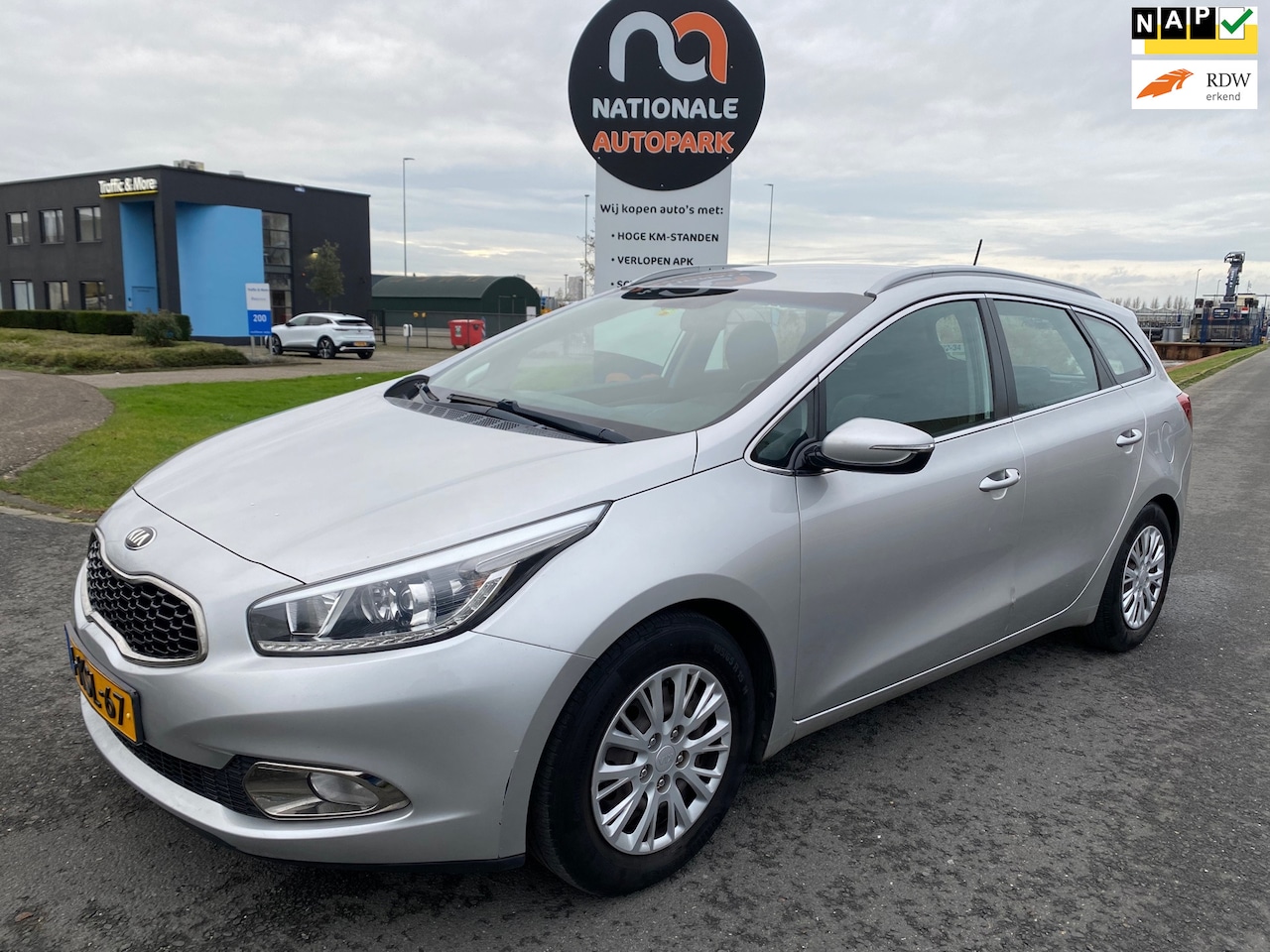 Kia Cee'd Sportswagon - 2013 * 1.6 GDI Business Pack * 1 CILINDER DEFECT !! !! - AutoWereld.nl