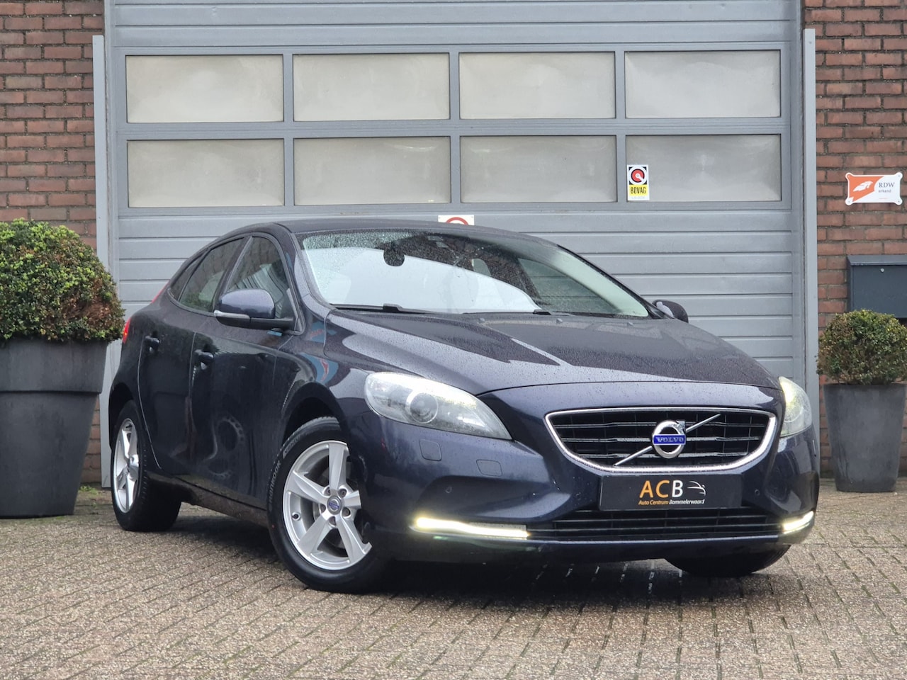 Volvo V40 - 2.0 T2 Summum Trekhaak, Stof-Leder bekleding. - AutoWereld.nl