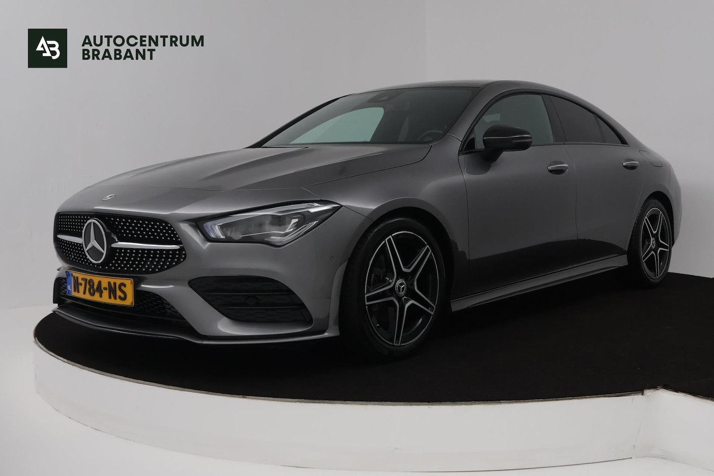 Mercedes-Benz CLA-Klasse - 180 Business Solution AMG (SFEERVERLICHTING, STOELVERWARMING, ELEKTR STOELEN, ACHTERUITRIJ - AutoWereld.nl
