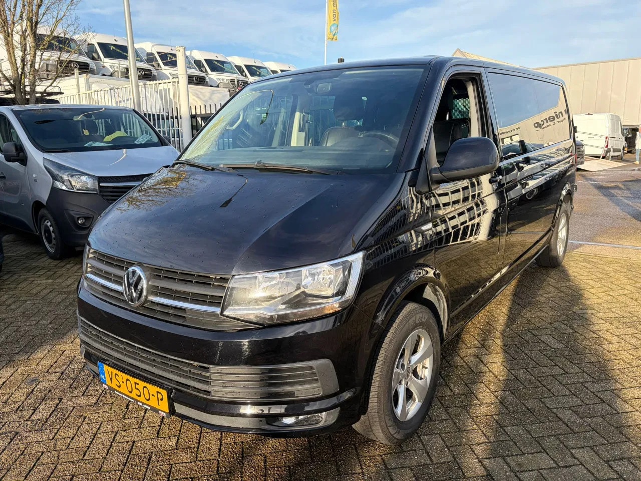 Volkswagen Transporter - l2 automaat 150pk dub cab airco navi euro 6 - AutoWereld.nl