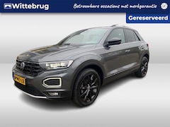 Volkswagen T-Roc - 1.5 TSI 150pk Sport / Black Style / LED / Leer / Navigatie / Parkeersensoren V+A / 18" LMV