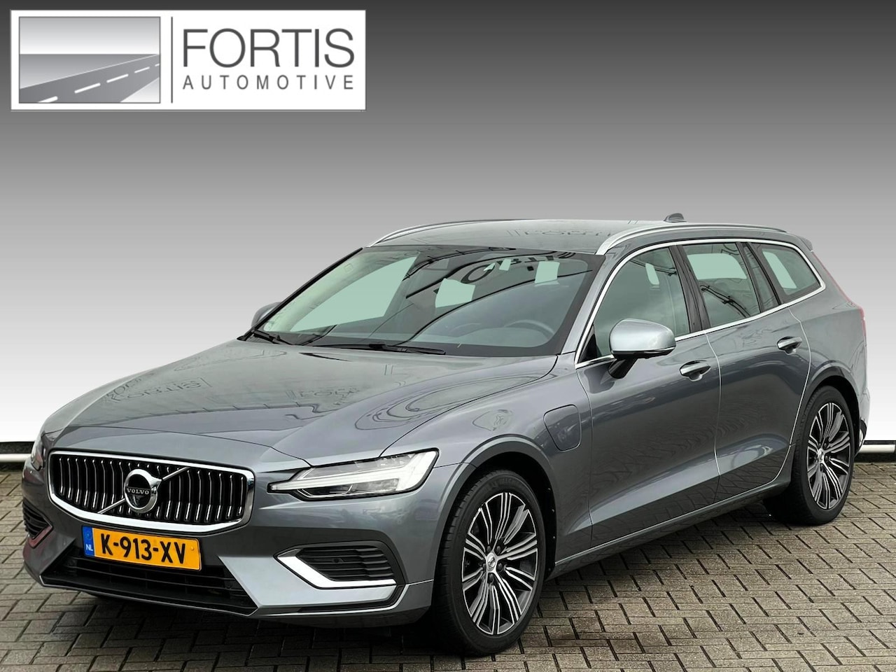 Volvo V60 - 2.0 T6 Recharge AWD Business Pro NL-AUTO | LEDER | CAMERA | STUURWIEL VERW | STOELVERW | - AutoWereld.nl