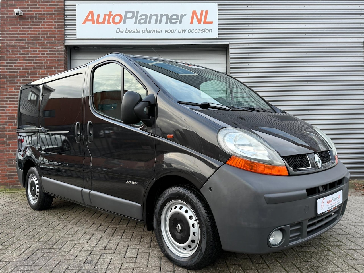 Renault Trafic - 2.0 Benzine! Btw Vrij! 1e Eigenaar! 3-Pers.! - AutoWereld.nl