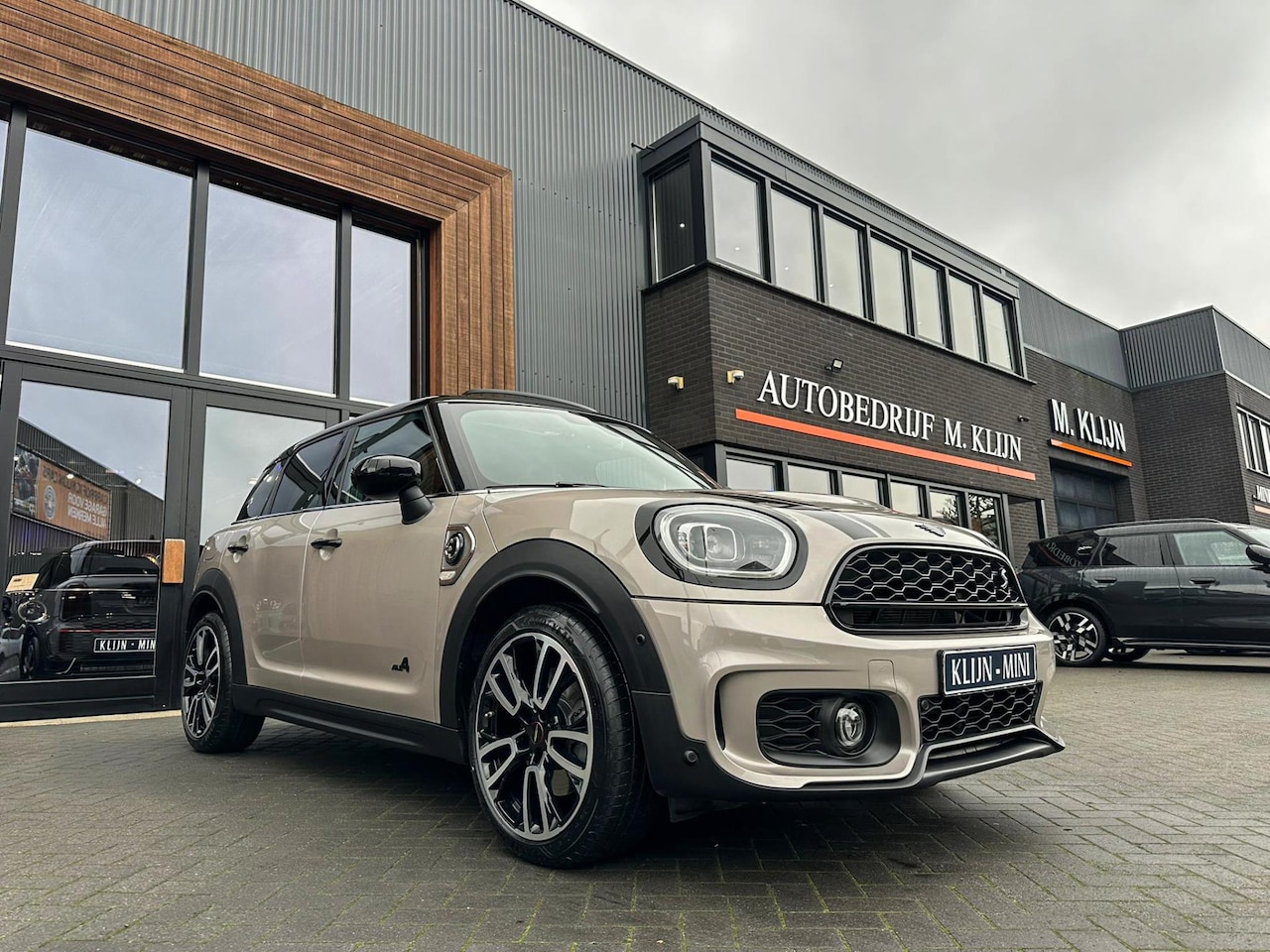MINI Countryman - Mini 2.0 Cooper S E ALL4 John Cooper Works 220pk/Rooftop grey/Pano/Camera/Btw - AutoWereld.nl