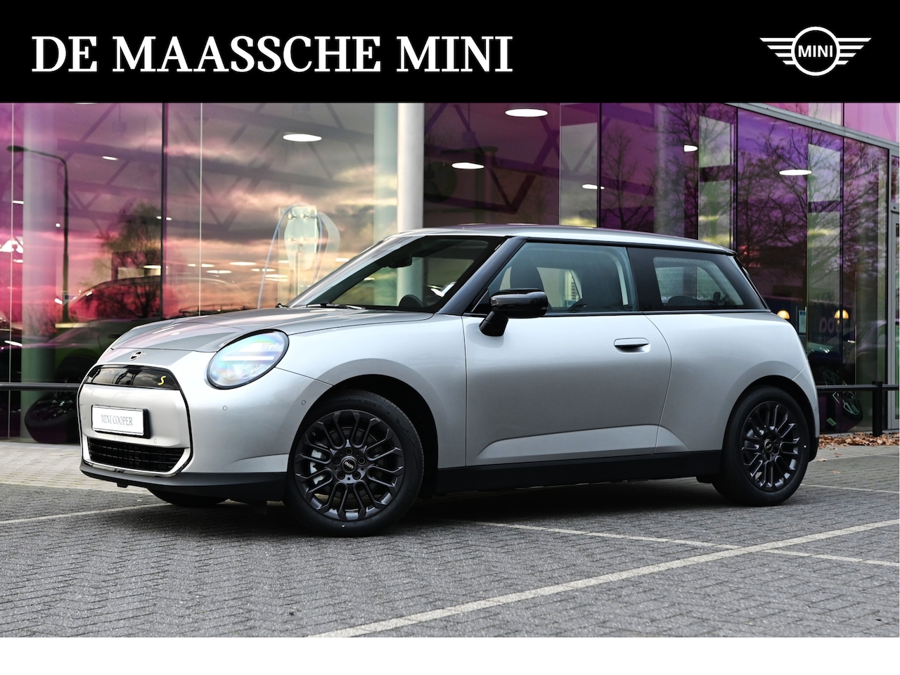 MINI Mini-Electric - Hatchback Cooper SE / Essential / 17" U-Spoke grey - AutoWereld.nl
