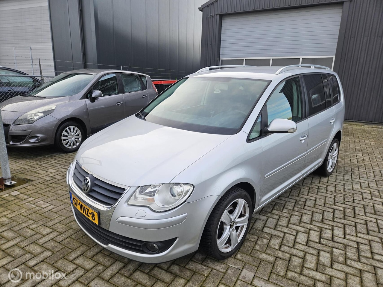 Volkswagen Touran - 2.0 TDI DSG GRIJSKENTEKEN AIRCO/CRUISE/NAVI VASTEPRIJS - AutoWereld.nl