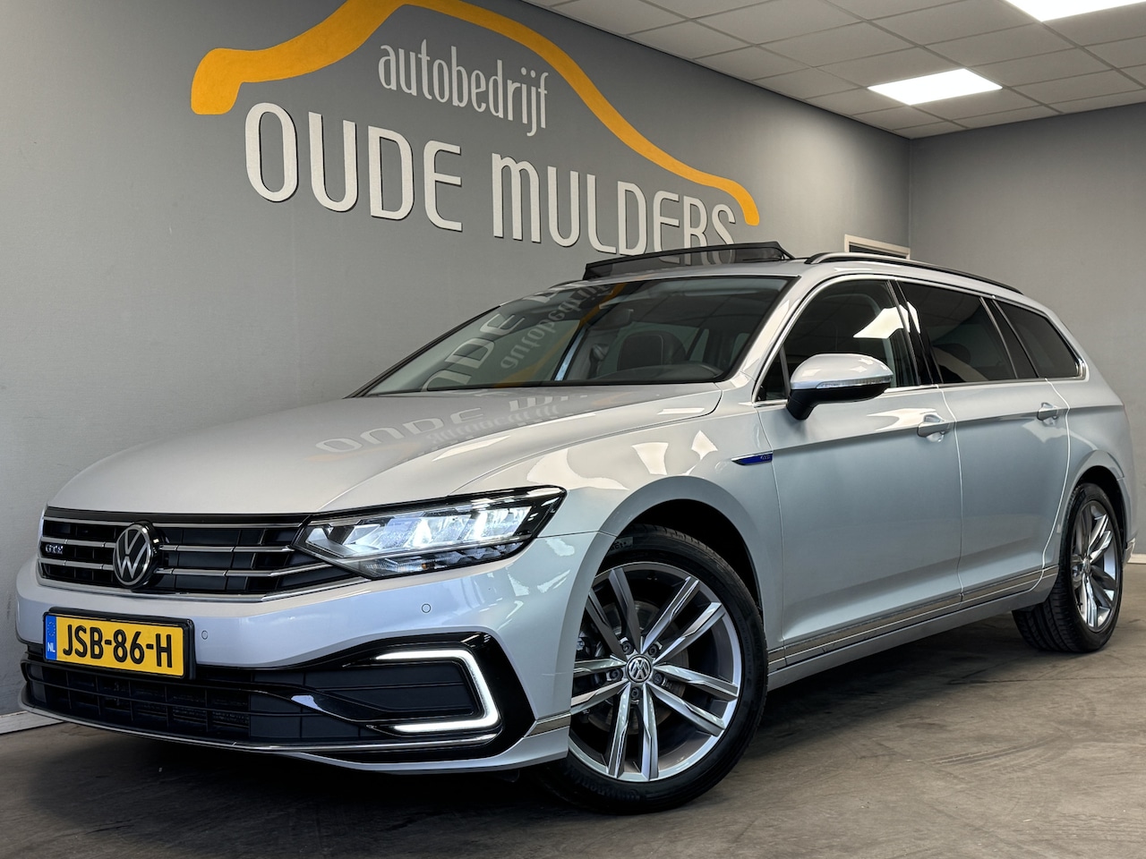 Volkswagen Passat Variant - 1.4 GTE Panoramadak/Head-Up/Camera/Stoelverwarming - AutoWereld.nl