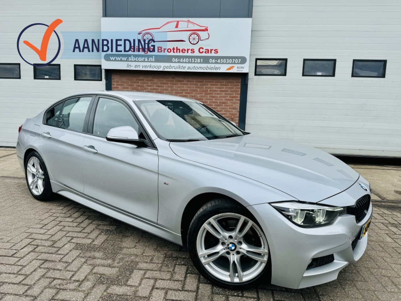 BMW 3-serie - 318i/EXE M-SPORT CARPLAY GARANTIE INRUIL MOG!!! - AutoWereld.nl
