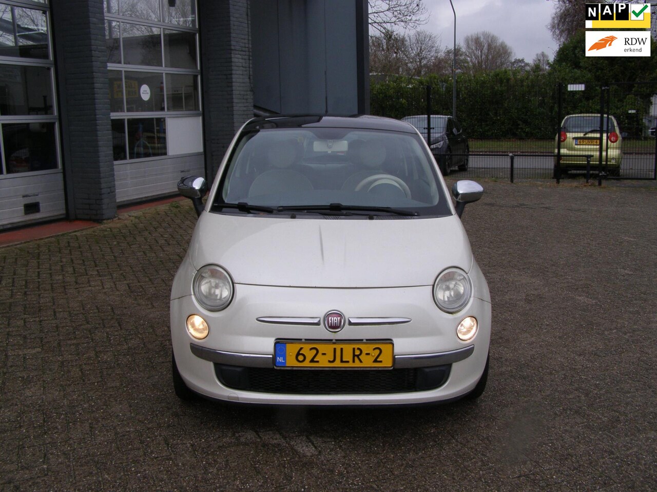 Fiat 500 - 1.2 Lounge automaat en airco en panorama dak - AutoWereld.nl