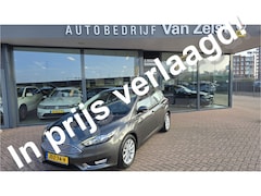 Ford Focus - 1.5 Titanium *AUTOMAAT*Keyless entry* Navigatie * Acteruitrijcamera* Climaat Controle * El