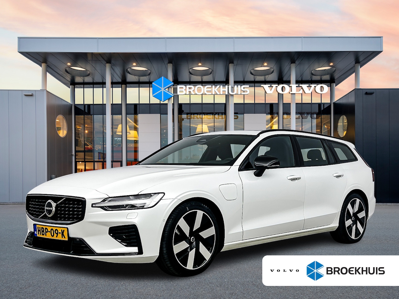 Volvo V60 - T6 Recharge Ultra Dark | 19" | Sportstoelen | Trekhaak | Panoramadak | 360 Camera | Head-u - AutoWereld.nl