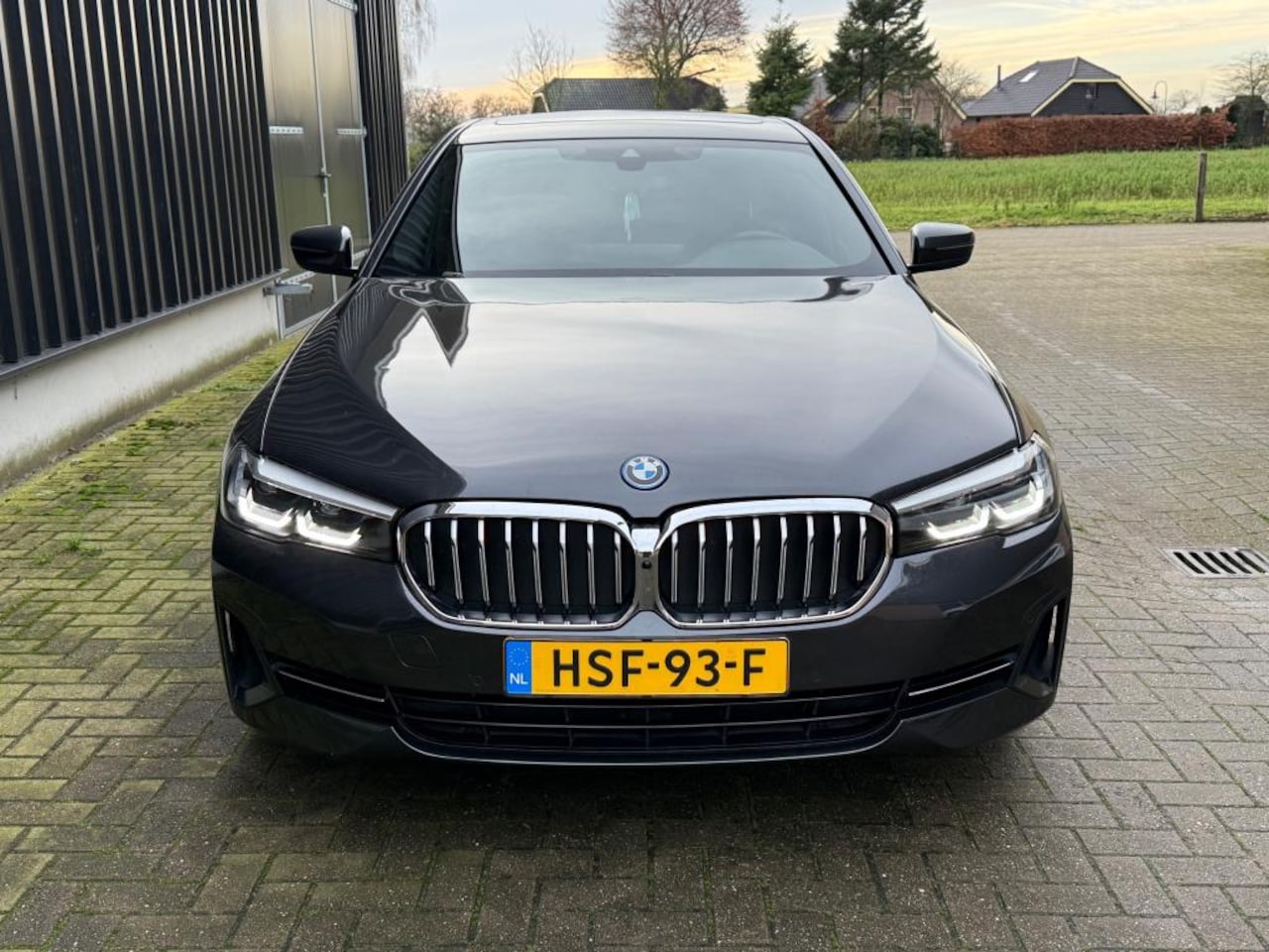BMW 5-serie - 530e Business Edition Plus | ZWARTE PANO| CARPLAY - AutoWereld.nl