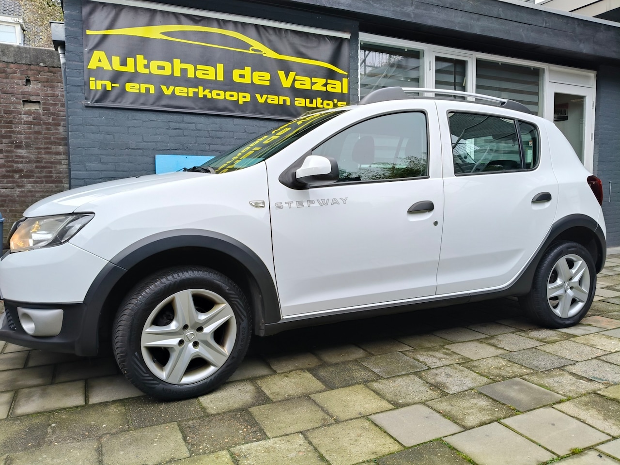 Dacia Sandero Stepway - 0.9 TCe Lauréate Airco nav Nap - AutoWereld.nl