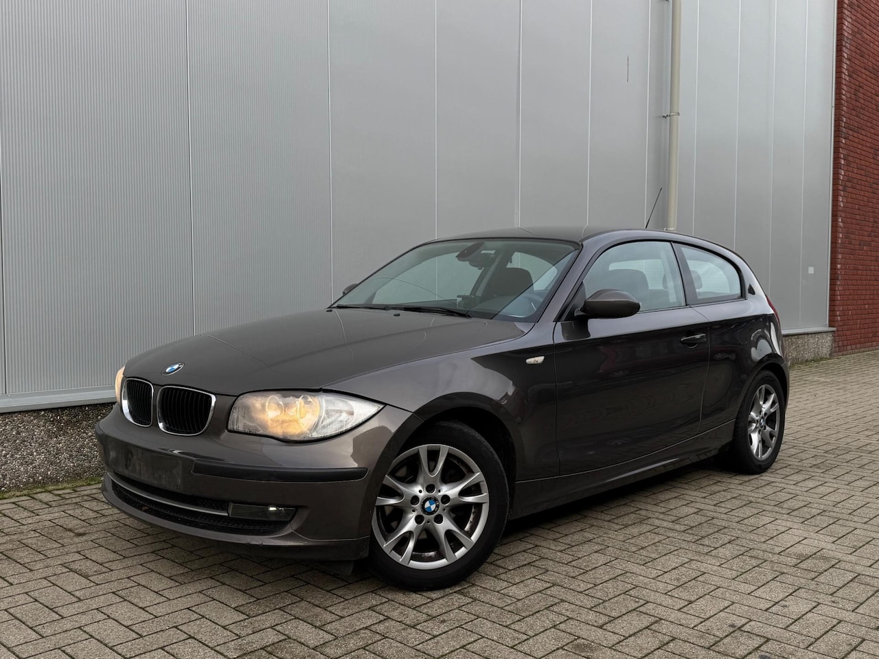 BMW 1-serie - 118i Business Line NAP/AIRCO/NAVI H6 2009 - AutoWereld.nl