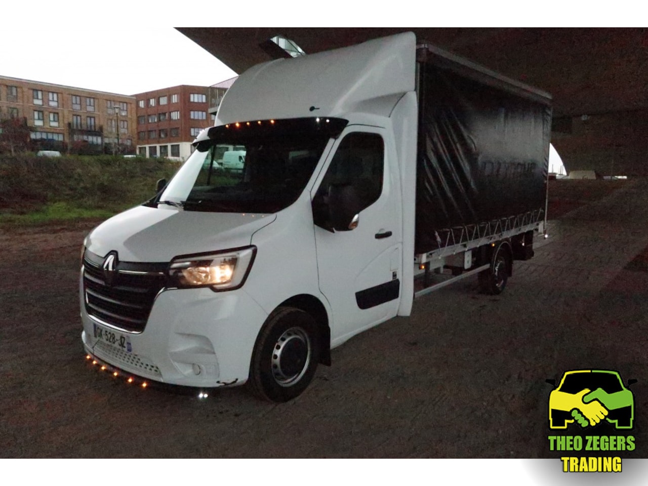 Renault Master - 2.3 DCI 145pk met elektrisch in hoogte verstelbare laadruimte - AutoWereld.nl