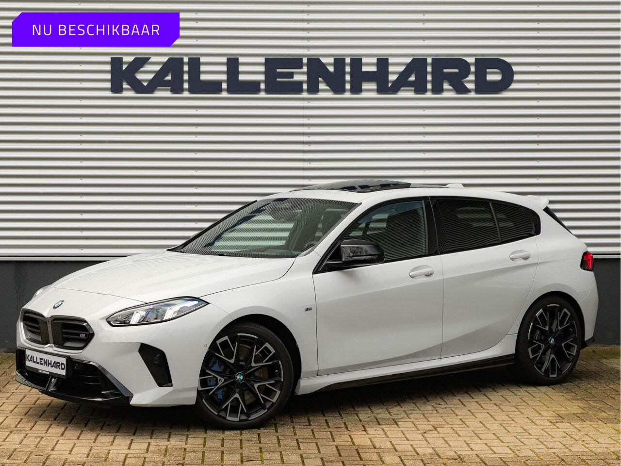 BMW 1-serie - M135 xDrive - Pano - Trekhaak - Head-Up - Harman Kadon - Driving Ass - AutoWereld.nl