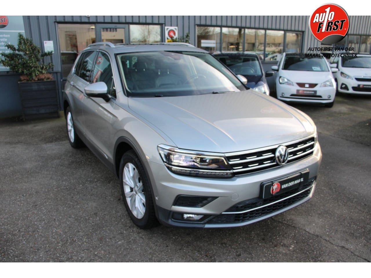 Volkswagen Tiguan - 2.0 TSI 4M. Highline/PANO/FULL LED/CAMERA/LEER - AutoWereld.nl