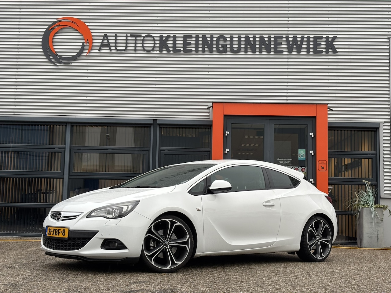 Opel Astra GTC - 1.4 Turbo Sport / Navi / Parkeersensoren V+A / Bleutooth / Cruise Control / - AutoWereld.nl