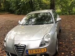 Alfa Romeo Giulietta - 1.4 T Distinctive Fijne snelle Turbo. deze motorversie is de betrouwbaarste én zuinigste.
