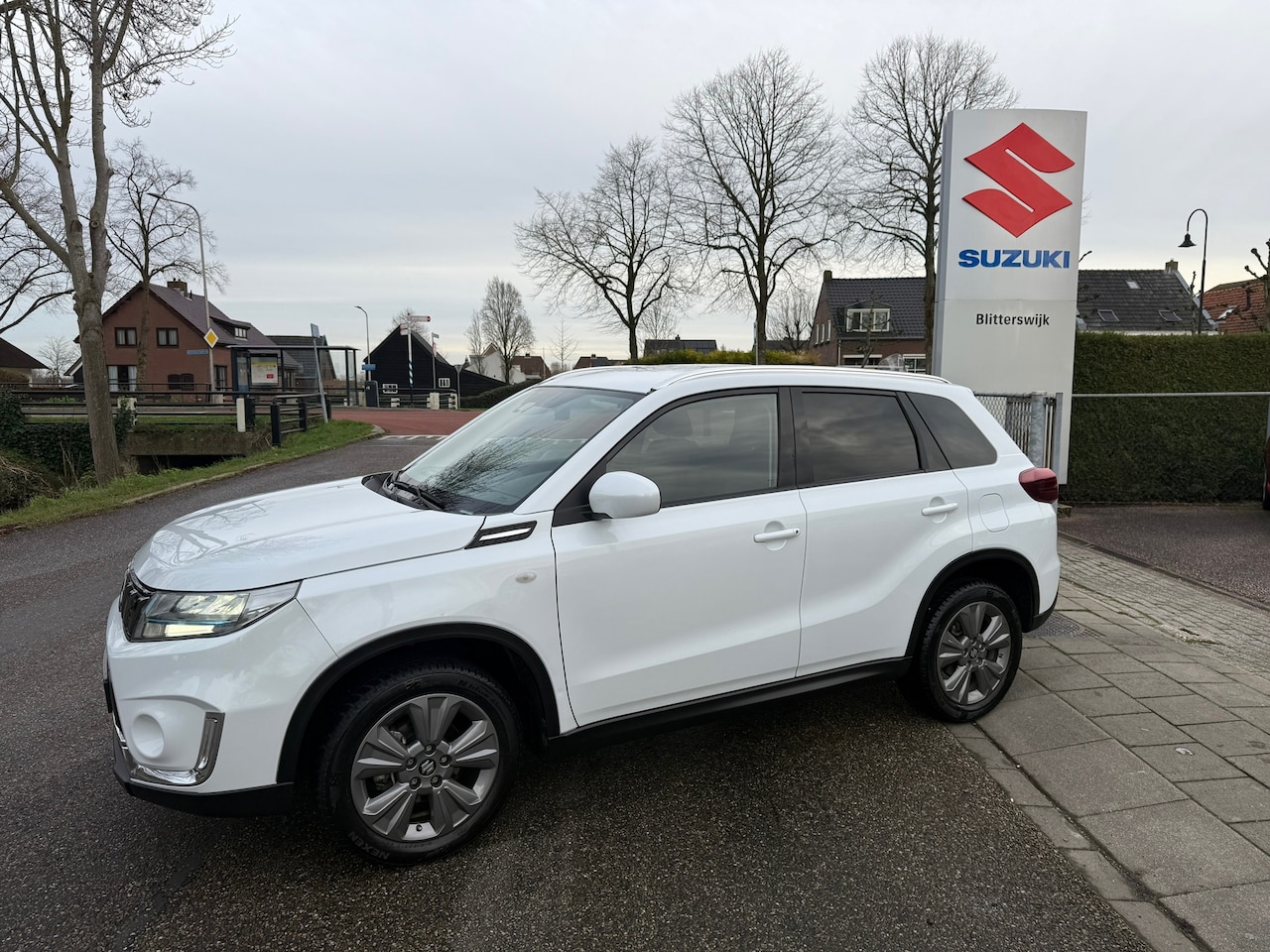 Suzuki Vitara - 1.4 Boosterjet Select Smart Hybrid // 1500 kilo trekgewicht // Snel te rijden // Rijklaar - AutoWereld.nl