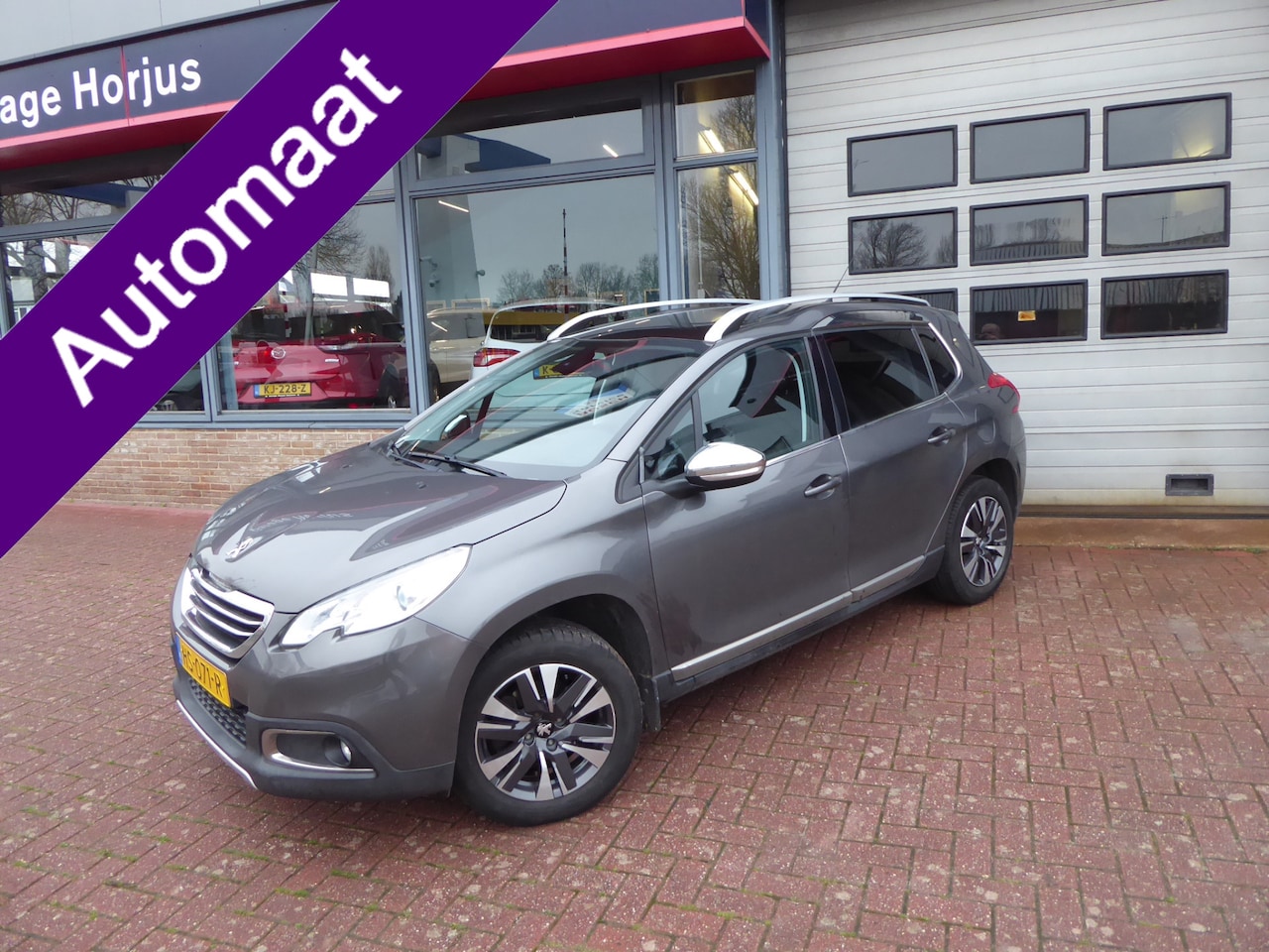 Peugeot 2008 - 1.2 PureTech Allure Automaat PANODAK, TREKH, NAVI, CLIMA, CRUISE, 1e EIG!! - AutoWereld.nl