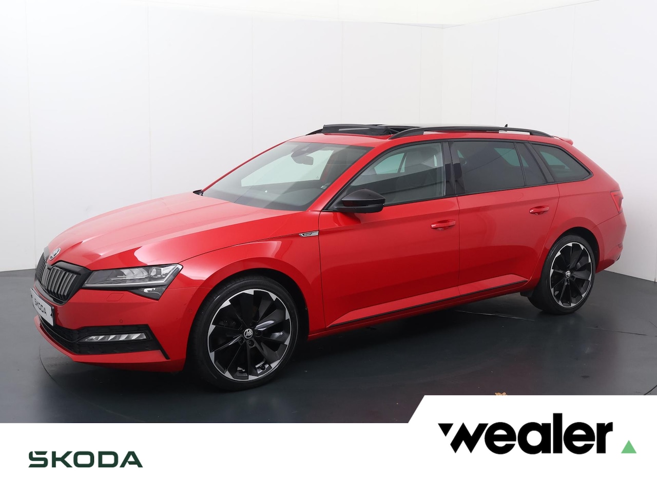 Skoda Superb Combi - 1.4 TSI iV Sportline Business | 218 PK | SoH 86% | Trekhaak | Panoramadak | Area view 360 - AutoWereld.nl