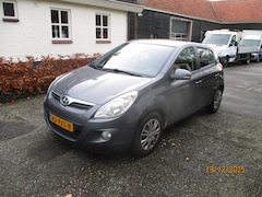 Hyundai i20 - 1.2i i-Motion 5 DEURS lICHTE SCHADE