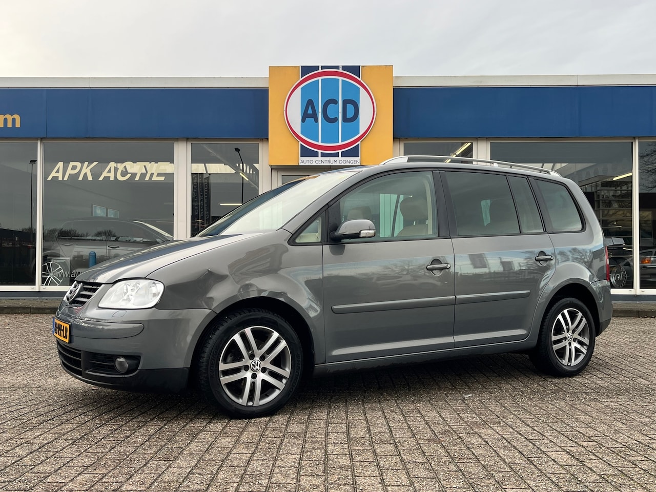 Volkswagen Touran - 2.0 TDI Highline 2.0 TDI Highline - AutoWereld.nl