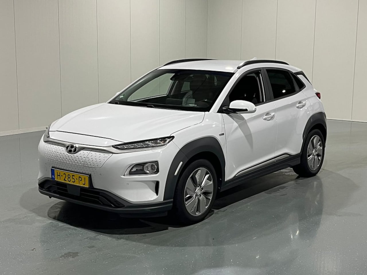 Hyundai Kona Electric - EV Premium 64 kWh Leer | AppleCarplay | LMV 17" | LED | Warmtepomp | 3 fase | NL auto - AutoWereld.nl