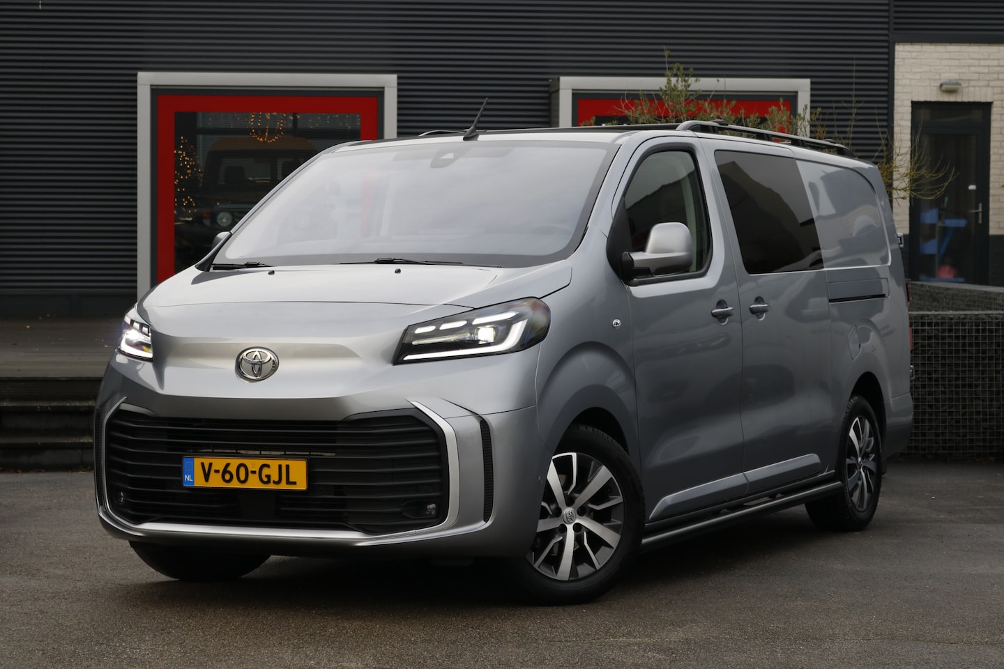 Toyota ProAce Worker - 2.0 D-4D Professional DC | Imperiaal | Apple Carplay | Sidebars | Stuurverwarming - AutoWereld.nl