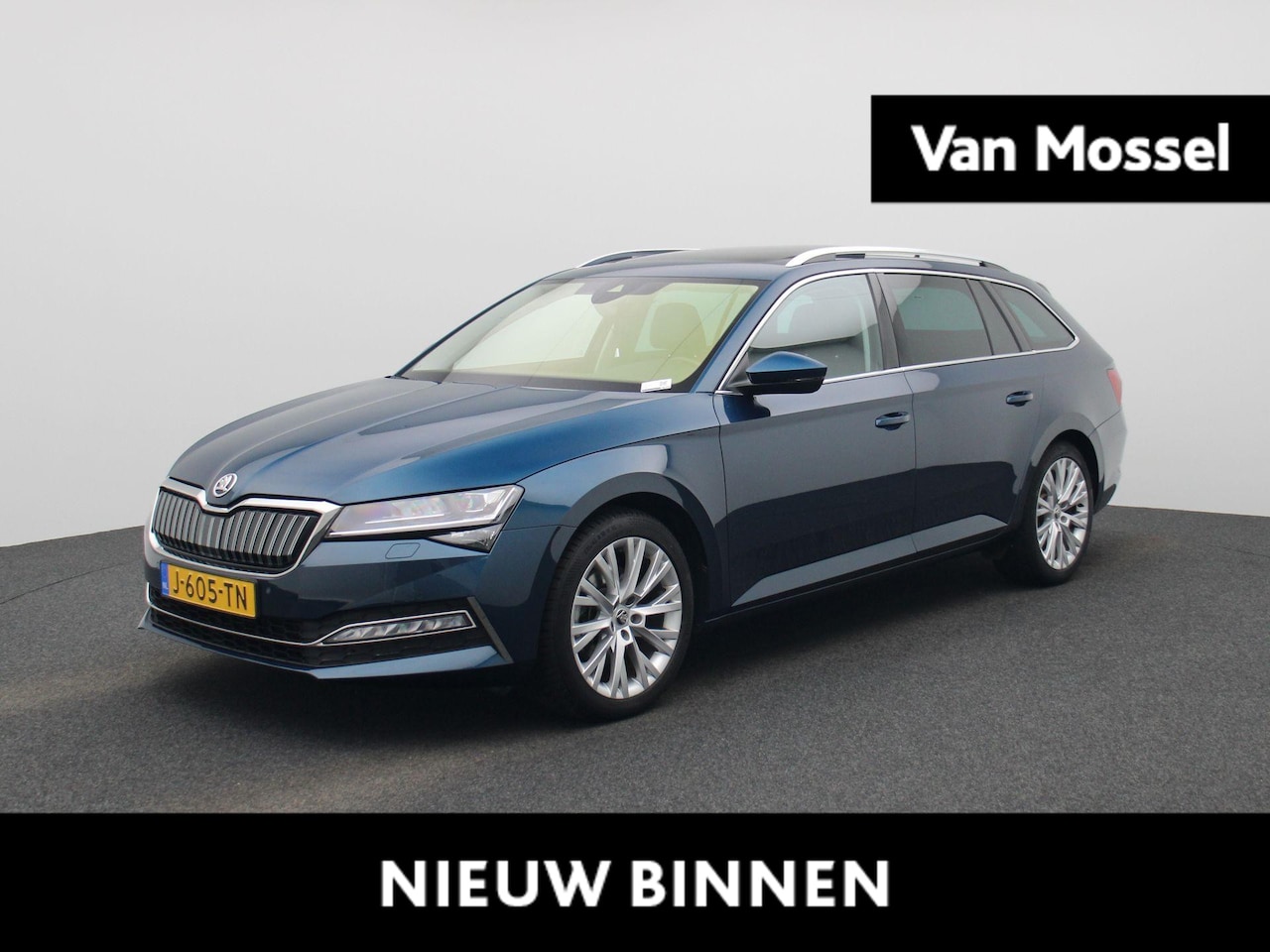 Skoda Superb Combi - 1.4 TSI iV Business Edition Plus | Automaat | Panoramadak | Camera | Canton Audio | Stoelv - AutoWereld.nl