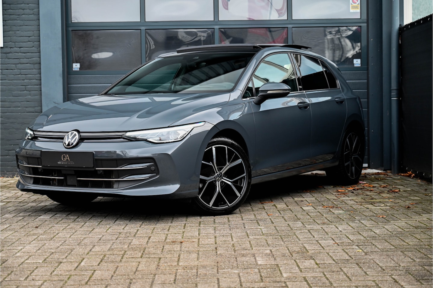 Volkswagen Golf - 1.5 eTSI R-Line Edition 1.5 eTSI R-Line Edition - AutoWereld.nl