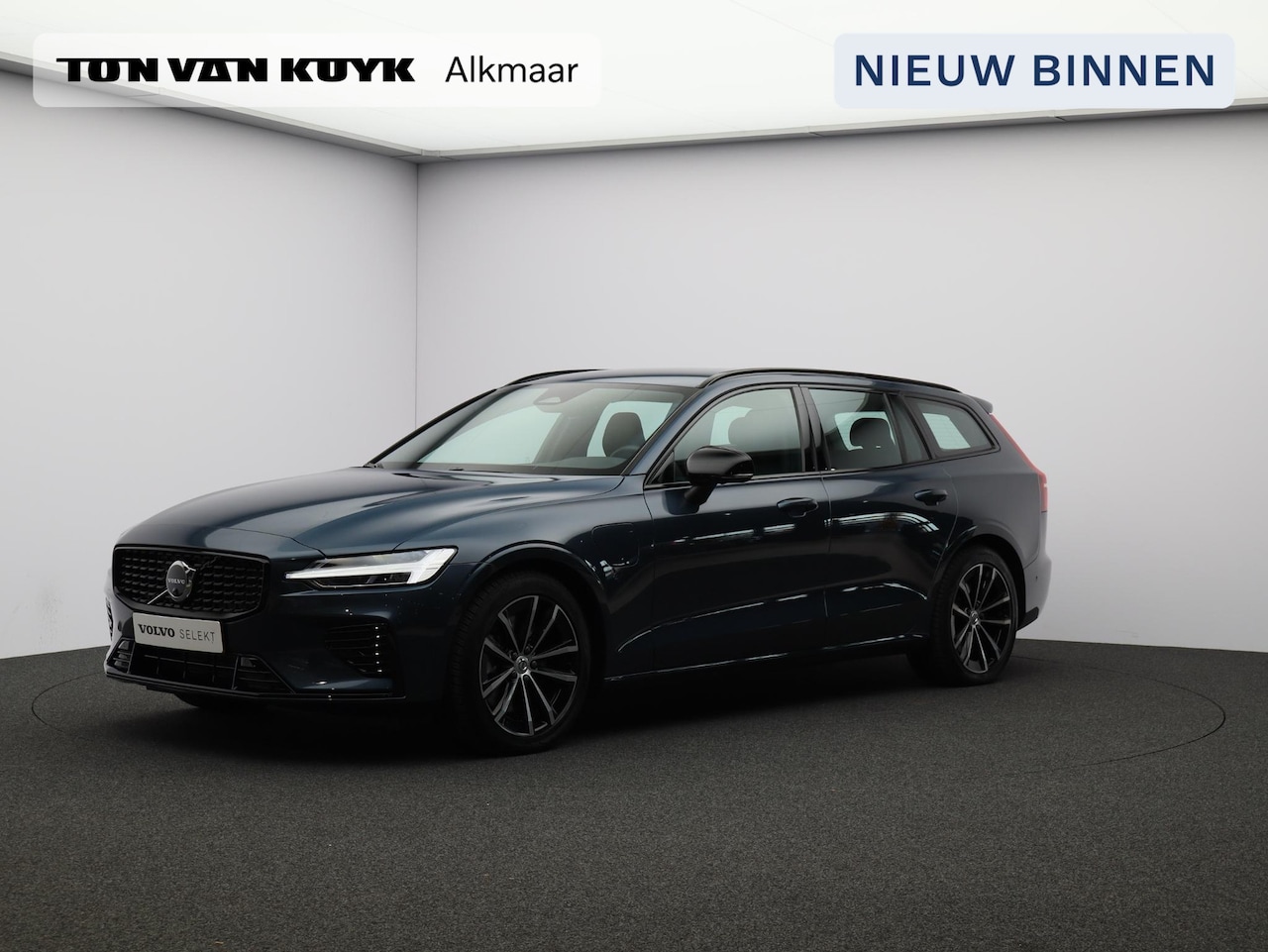 Volvo V60 - 2.0 T6 Plug-in hybrid AWD Plus Dark / Trekhaak / Elektrische Stoelen / 360 Camera / Harman - AutoWereld.nl