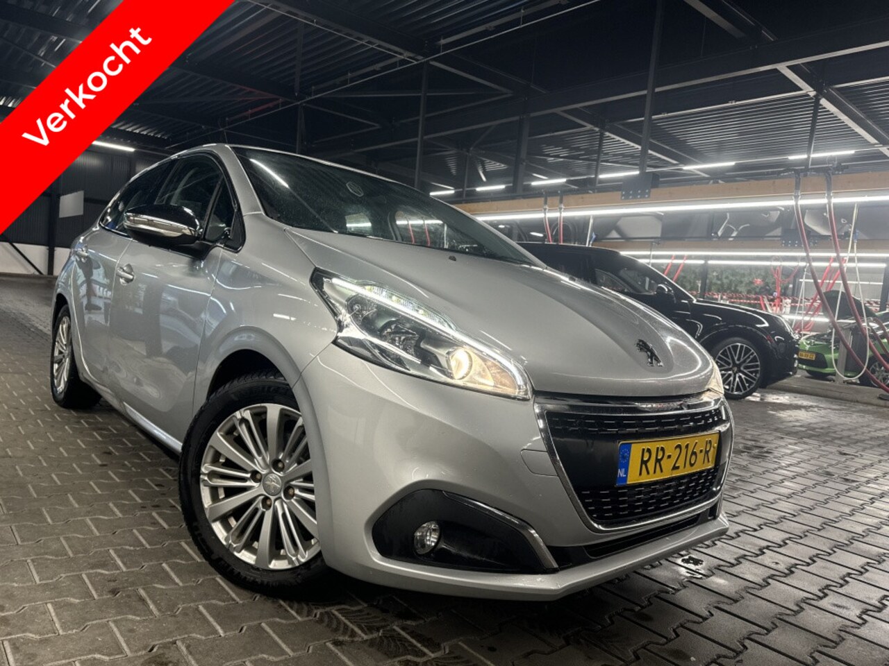 Peugeot 208 - 1.6 BlueHDi Allure Clima Sensor 2016 - AutoWereld.nl