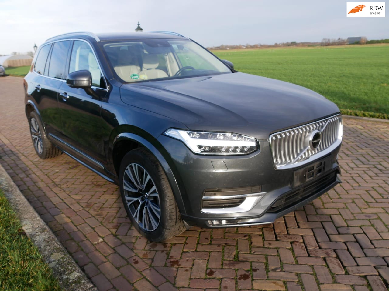 Volvo XC90 - 2.0 B5 D235 AWD Inscription LEATHER ** 22499 NETTO ** - AutoWereld.nl