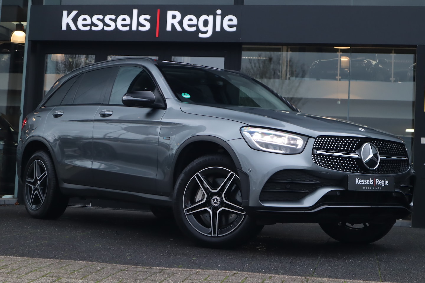Mercedes-Benz GLC-klasse - 300e 4MATIC AMG Night Pano 360 El.Haak CarPlay Stoelverwarming - AutoWereld.nl