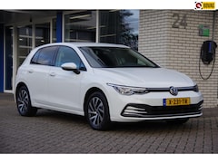 Volkswagen Golf - 1.4 eHybrid Style trekhaak carplay IQ-light lane-assist stoelverwarming