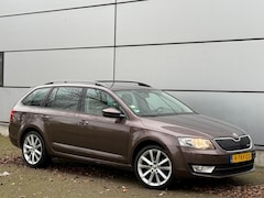 Skoda Octavia Combi - 1.6 TDI Greenline Businessline 2e Eignr |Leder |Stoelverw |Navi |Cruise |Trekhaak |Airco |