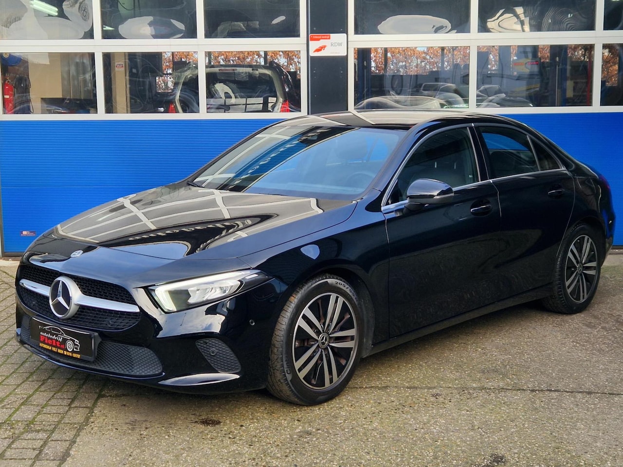 Mercedes-Benz A-klasse - 200 Automaat / Wegklapbare trekhaak / Led verlichting / Camera / Stoelverwarming - AutoWereld.nl