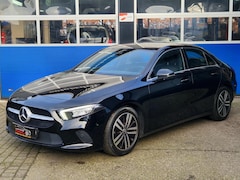 Mercedes-Benz A-klasse - 200 Automaat / Wegklapbare trekhaak / Led verlichting / Camera / Stoelverwarming