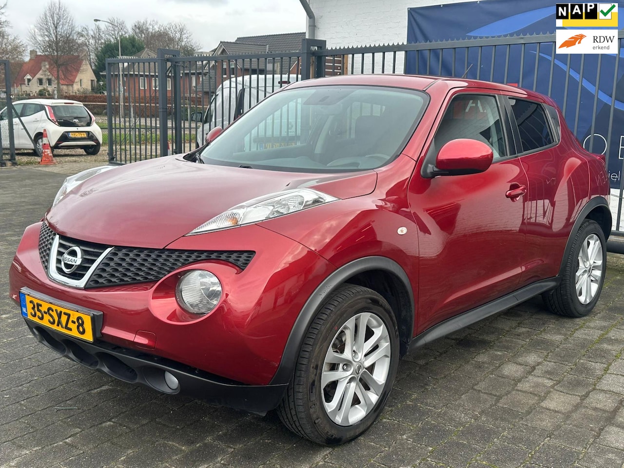 Nissan Juke - 1.6 Acenta Eco / AIRCO / CRUISE CONTROL / NAVIGATIE / NAP!! - AutoWereld.nl