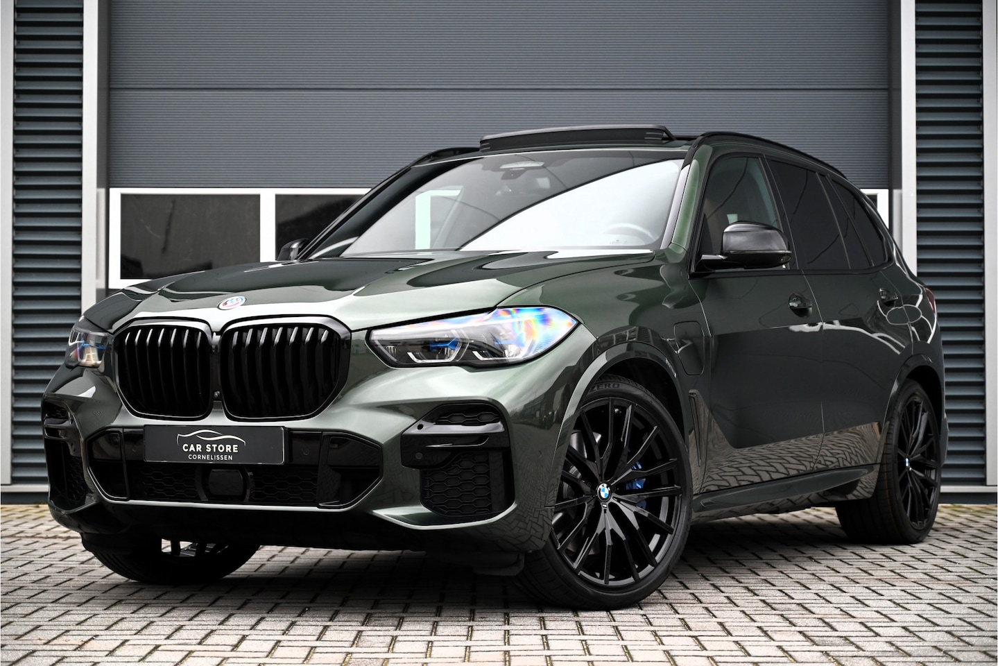 BMW X5 - xDrive45e M-SPORT / SKYLOUNGE PANO / BOWERS WILKINS / INDIVIDUAL / HUD / LASER / PREMIUM S - AutoWereld.nl