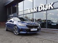 BMW i5 - eDrive40 M Sport Edition Elek.Trekhaak Driv.Ass.Plus Park.hulp Ada.Led Nav. 19''LM Velgen