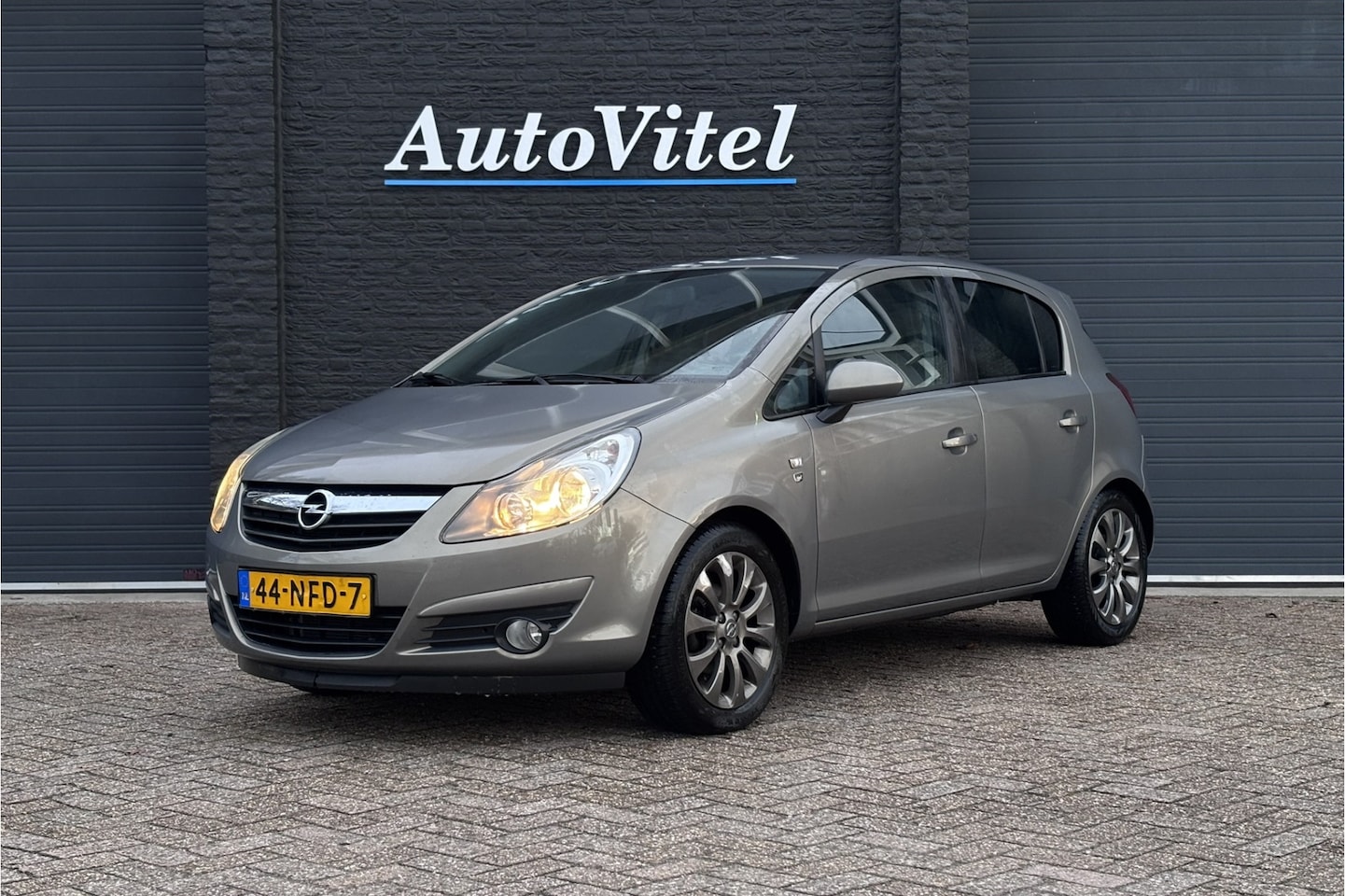 Opel Corsa - 1.4 '111' Edition | Trekhaak | NAP | 2e Eigenaar | - AutoWereld.nl